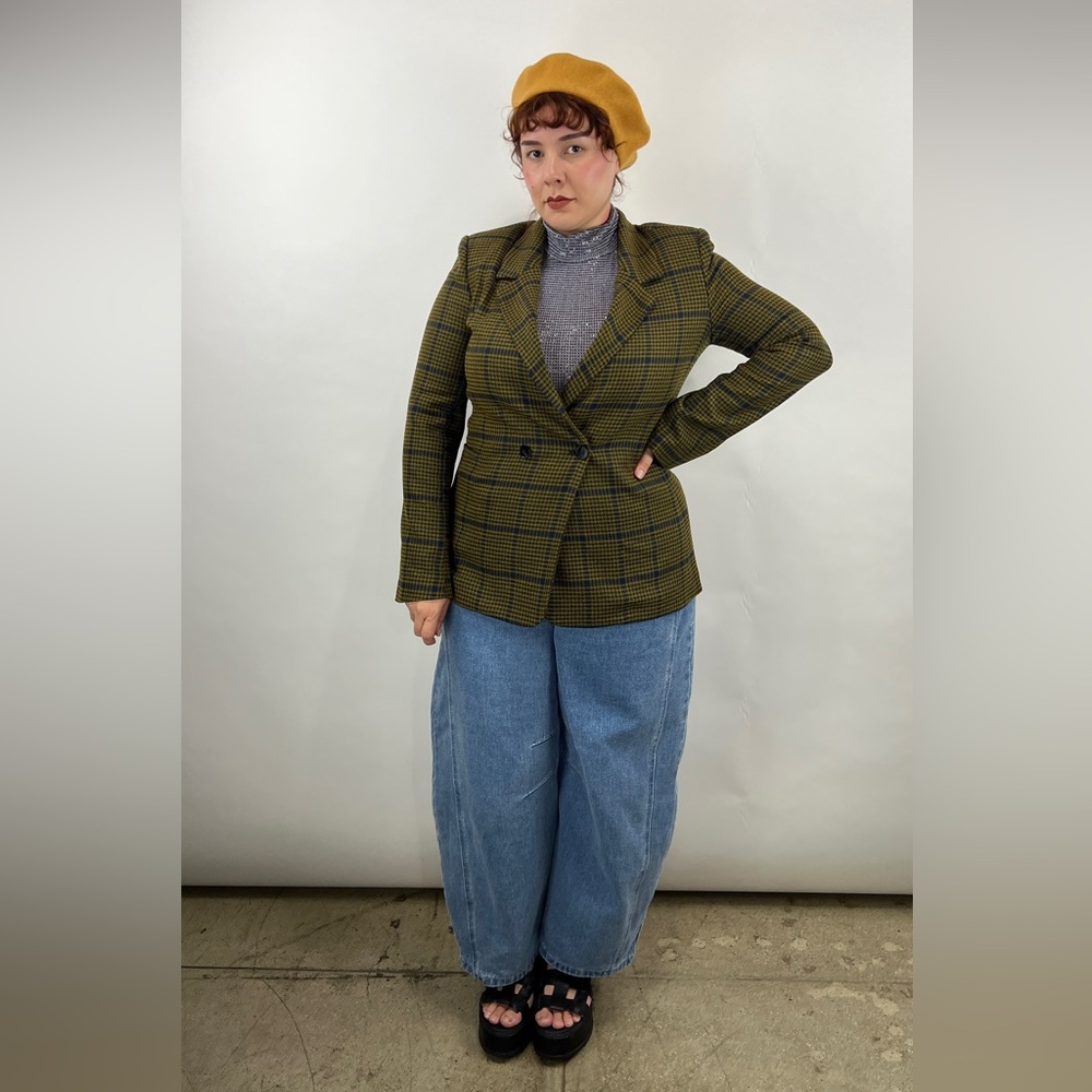 V. LOOK BOOK - Picture 3 of 15